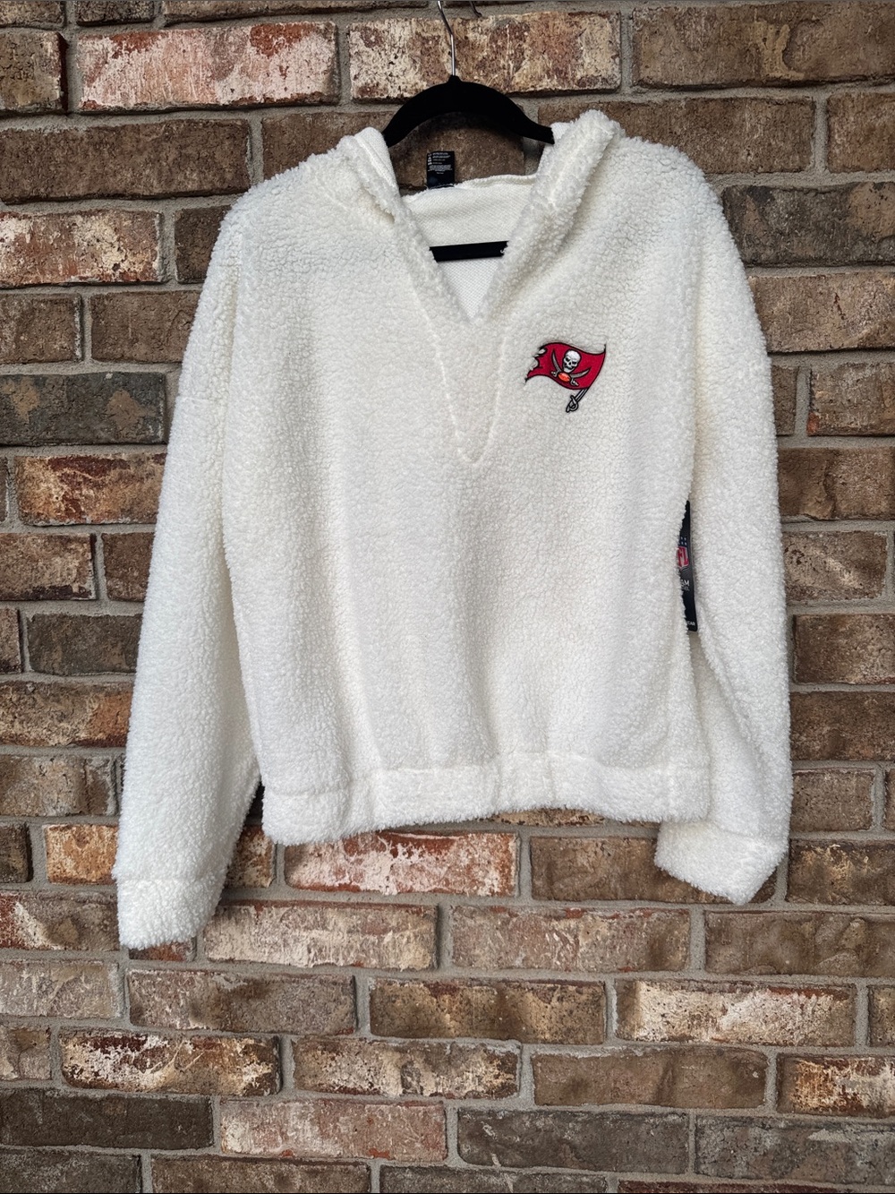 NFL White Sherpa Hoodie with Red Buccaneers Flag Logo size Medium